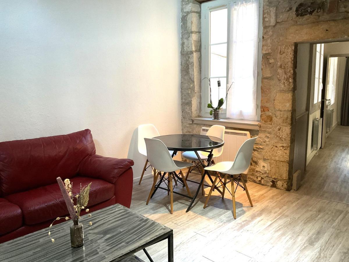 Place Aux Herbes Apartment Nimes Exterior photo