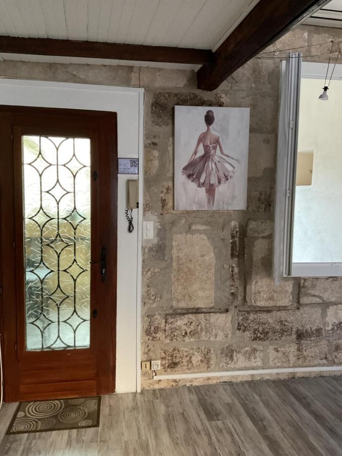 Place Aux Herbes Apartment Nimes Exterior photo
