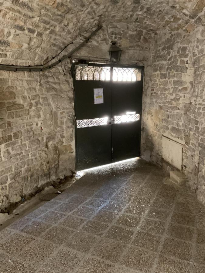 Place Aux Herbes Apartment Nimes Exterior photo